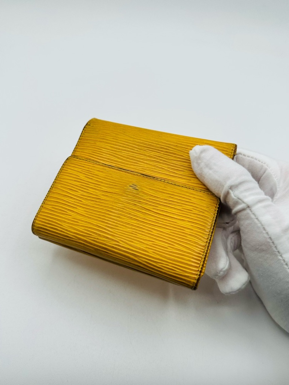 Louis Vuitton Epi Wallet - Picture 4 of 10